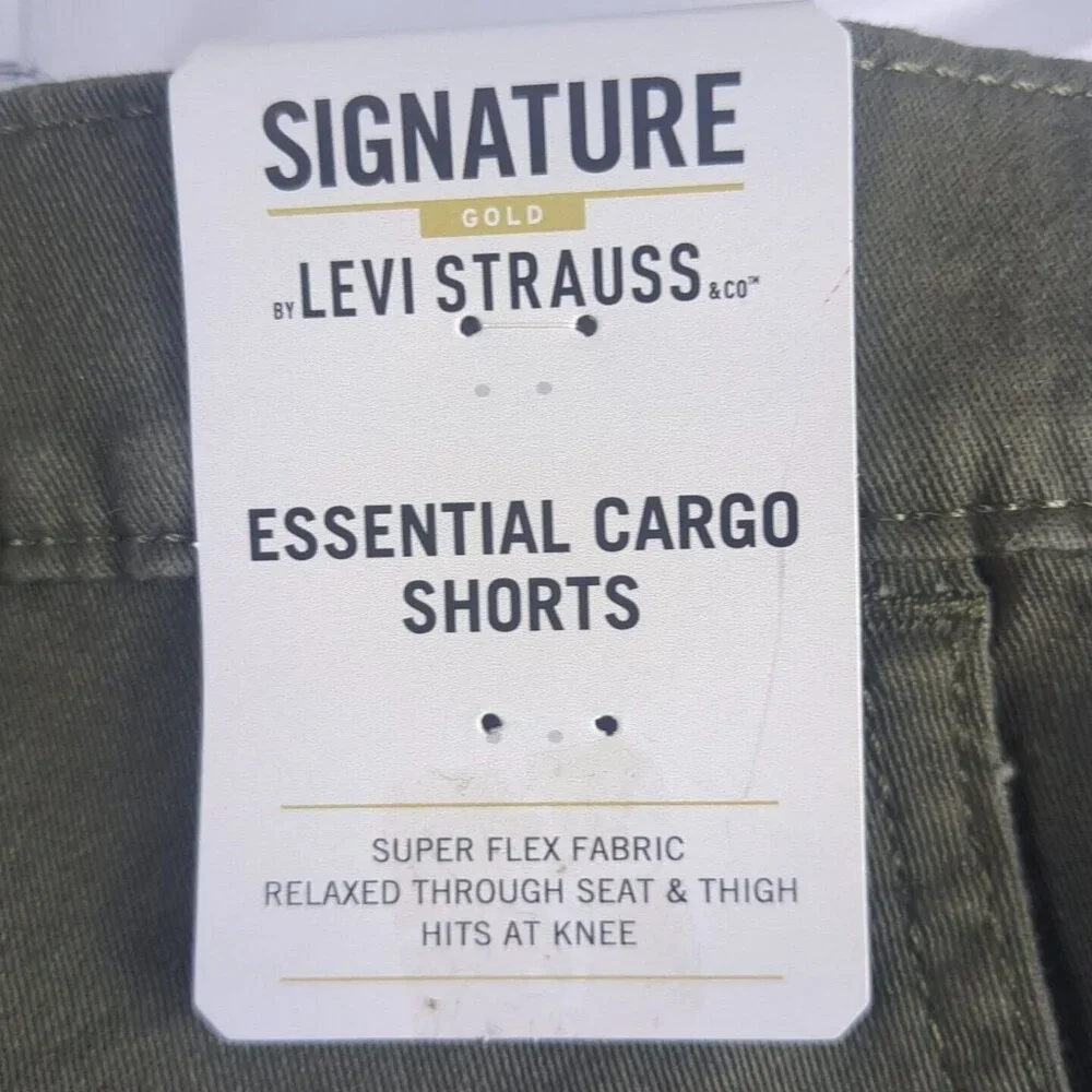 Signature Gold Levi Strauss Olive Green Cargo Shorts Mens‎ 46 Hits At The Knee
